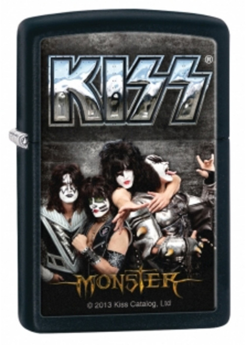 Зажигалка ZIPPO Kiss, латунь с покрытием Black Matte, чёрный, матова, 36х12x56 мм Зажигалка ZIPPO Kiss, латунь с покрытием Black Matte, чёрный, матова, 36х12x56 ммЗажигалки Zippo<br>Зажигалка ZIPPO, латунь с покрытием Black Ice™, черный с фото группы Kiss, матова, 36х12x56 мм<br>