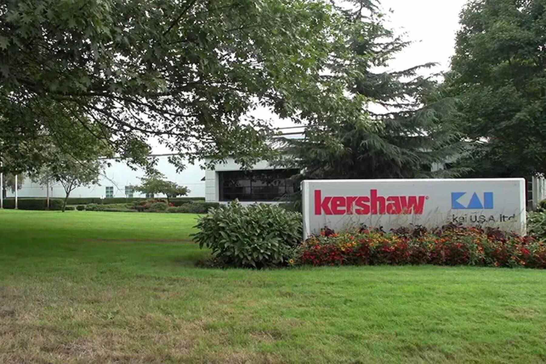 Въезд на производство Kershaw в США. На ровне с американским брендом красуется логотип KAI.dstvo-kershaw-v-ssha-na-rovne-s-amerikanskim-brendom-krasuetsya-logotip-kai.jpg