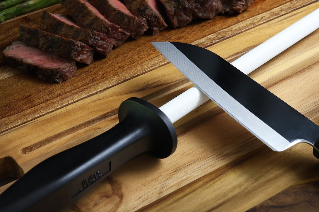 Правка на керамическом мусате Правка на керамическом мусате