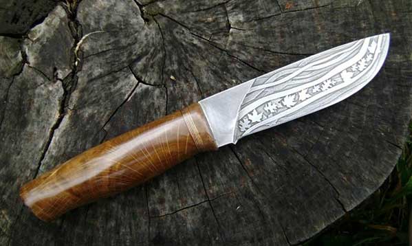 нож с деревянной рукоятью