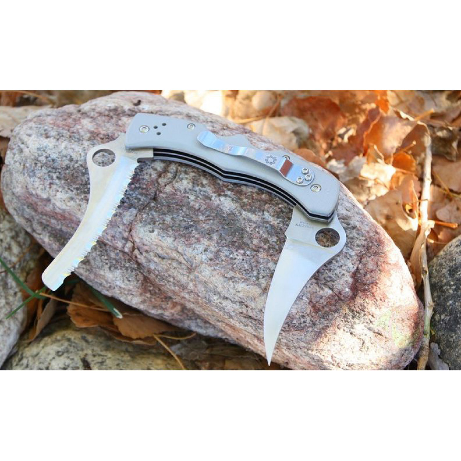 фото Складной нож с двумя лезвиями spyderco dyad® - 44gp&sgy, сталь vg-10 satin plainedge + serrated (spyderedge™), рукоять стеклотекстолит g10, серый