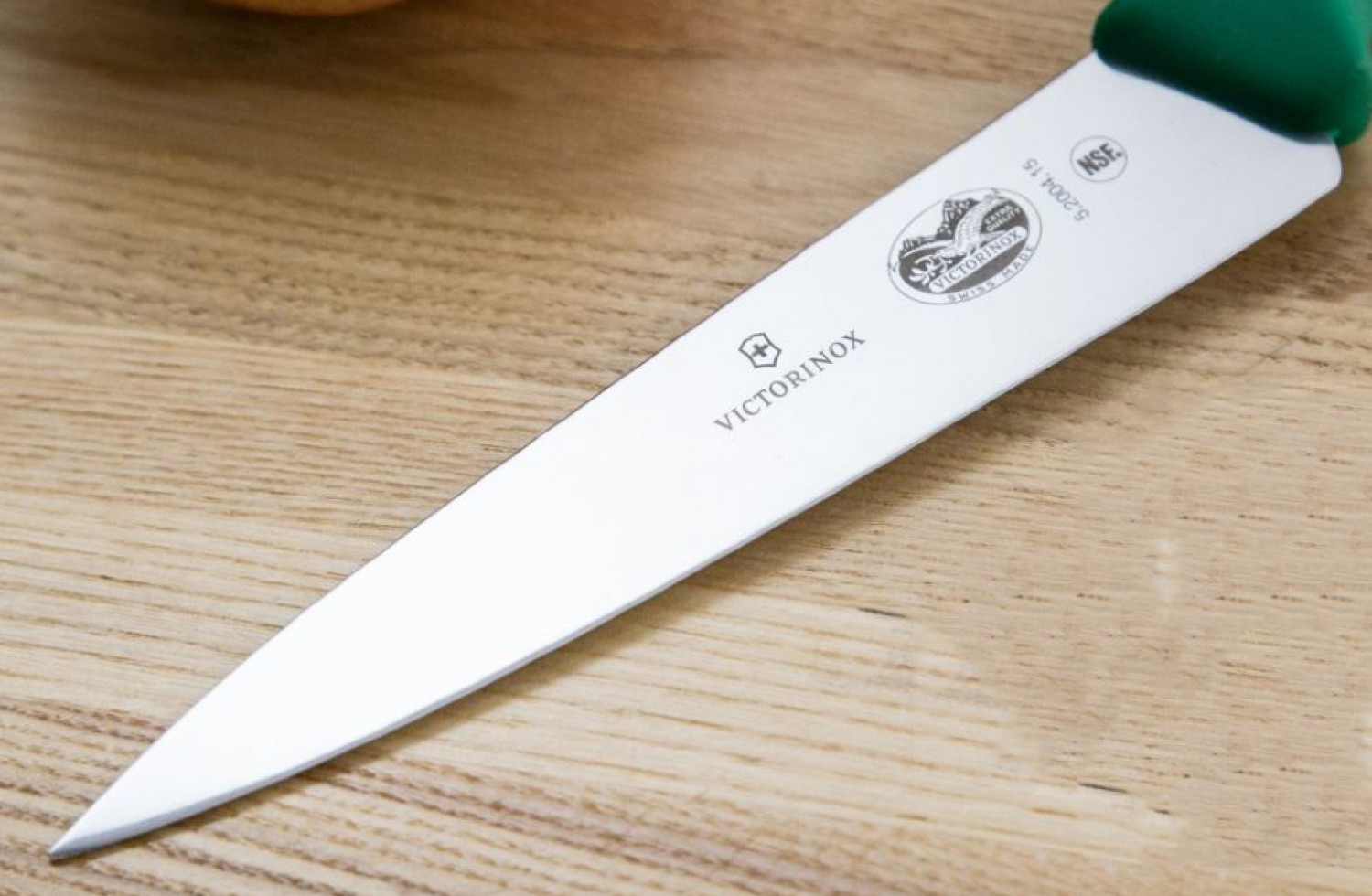 Кухонный нож Victorinox, сталь X50CrMoV15, рукоять полипропилен, зеленый от Ножиков