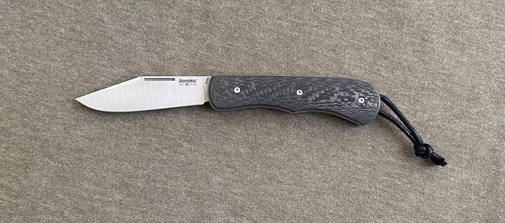 Складной нож LionSteel Bolus, сталь M390, рукоять карбон