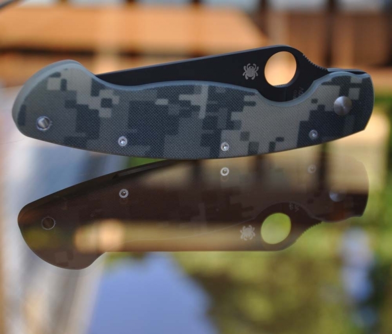 фото Нож складной military model - spyderco c36gpcmobk, сталь crucible cpm® s30v™ black dlc coated plain, рукоять стеклотекстолит g10, цифровой камуфляж (digi camo)