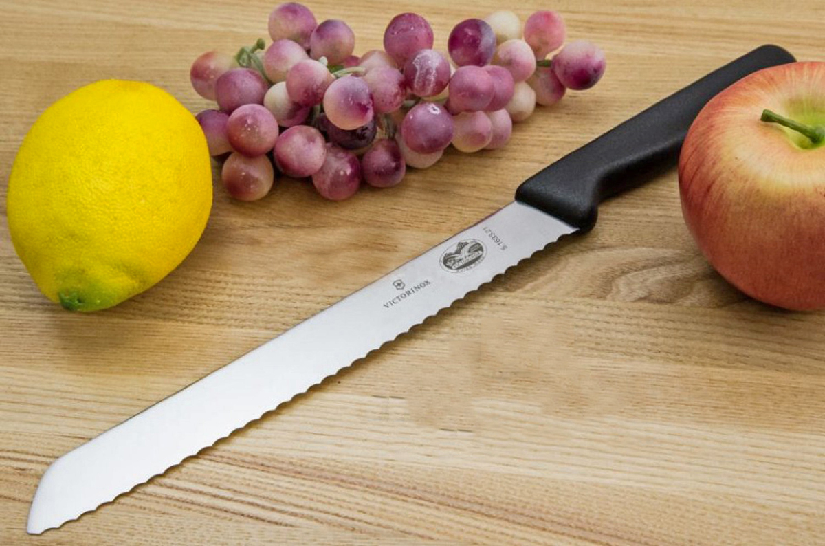 Кухонный хлебный нож Victorinox, сталь X50CrMoV15, рукоять матовый полипропилен, черный от Ножиков