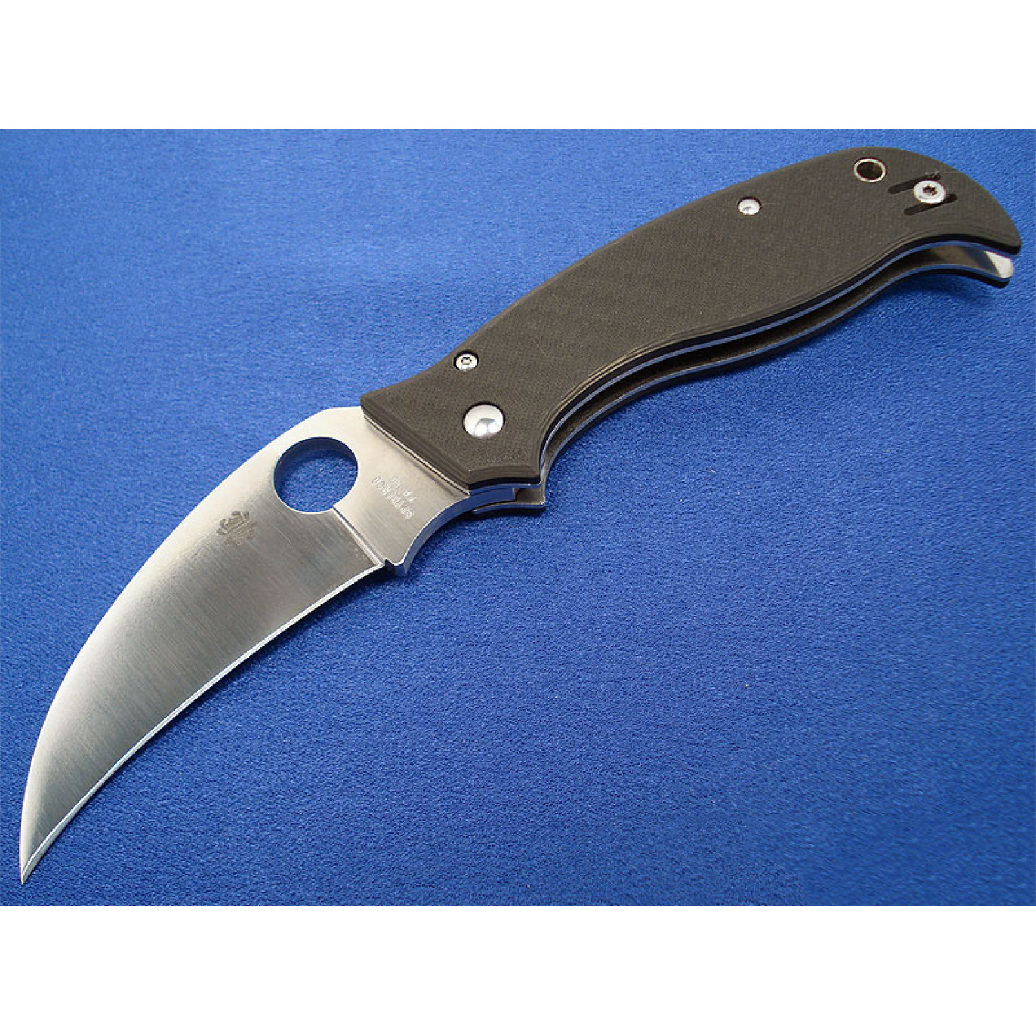 фото Нож складной superhawk spyderco 116cfp, сталь vg-10 satin plain, рукоять карбон, чёрный