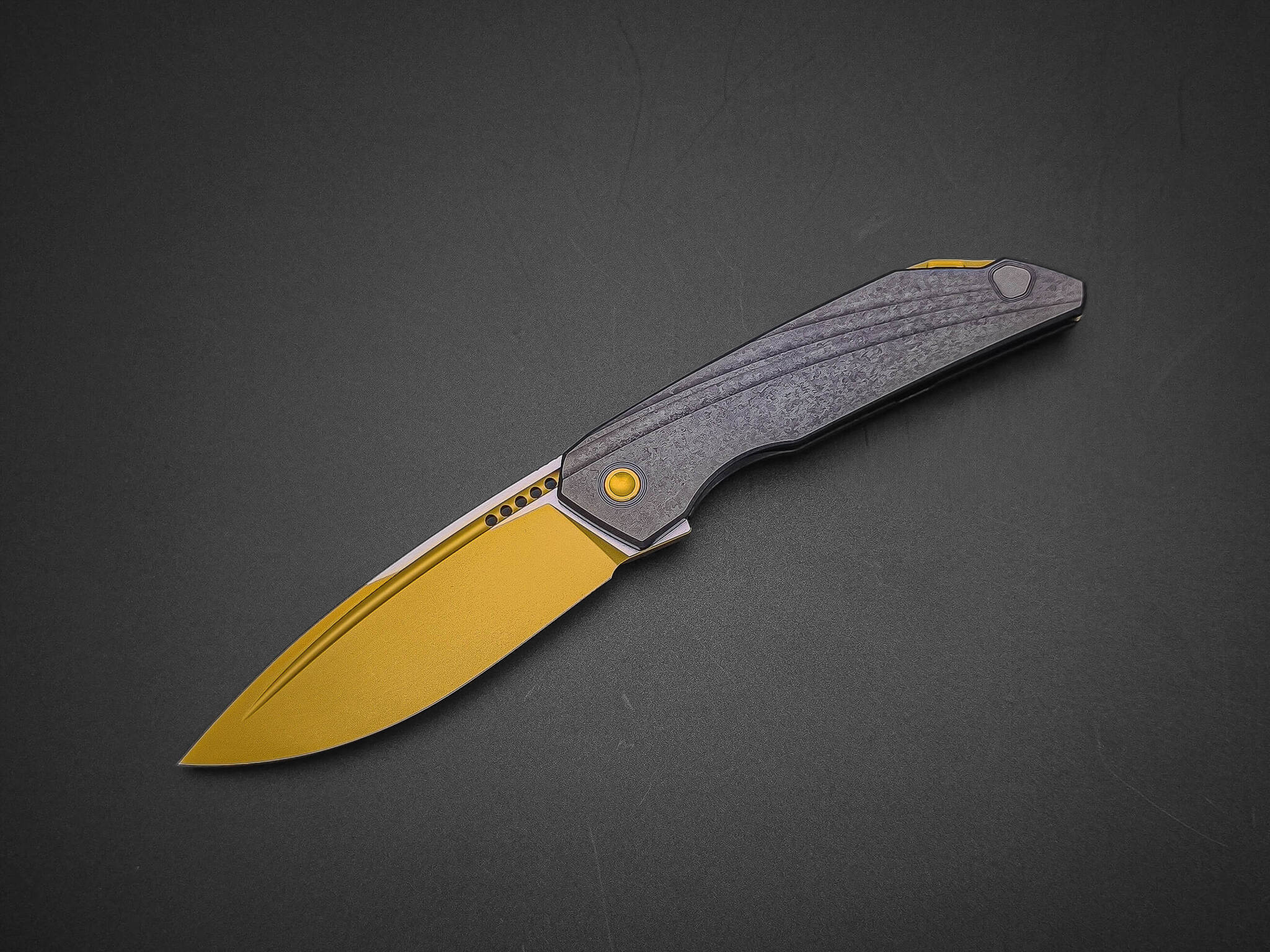 Складной нож TuoTown RT-Stinger Gold PVD, сталь T14N, рукоять Black Crystal Ti