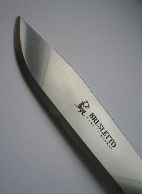 Нож с фиксированным клинком Brusletto Hunter, сталь Sandvik 12C27, рукоять карельская береза от Ножиков