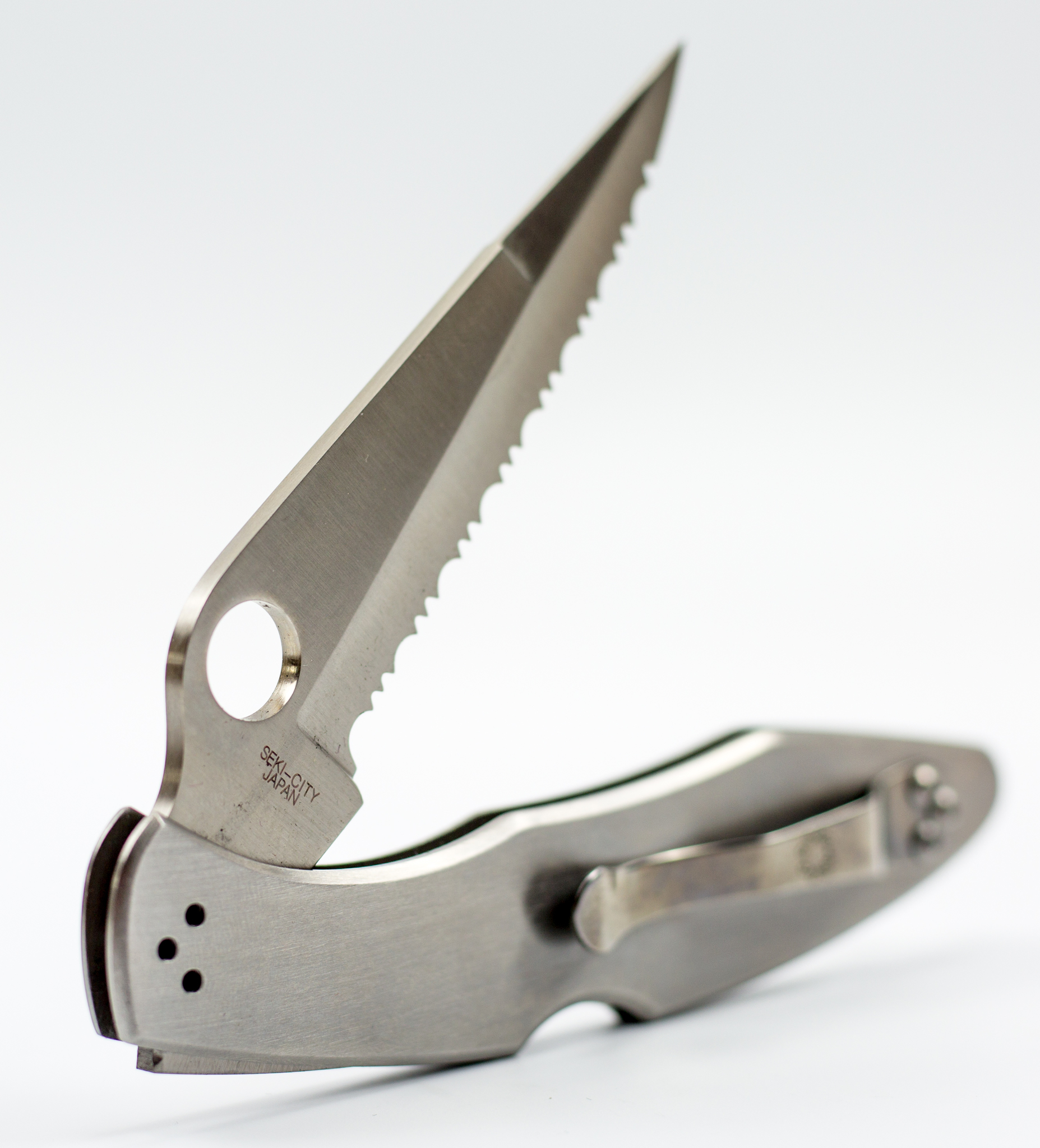 фото Складной нож spyderco police full serrated edge, сталь vg 10, стальная рукоятка