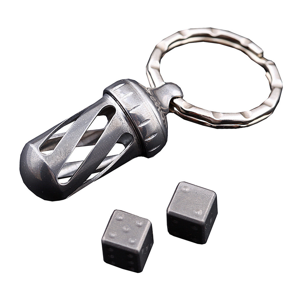 фото Брелок-капсула с игральными кубиками acorn dice gray titanium, lion steel, нержавеющая сталь aisi 440, серый l/dd tigy