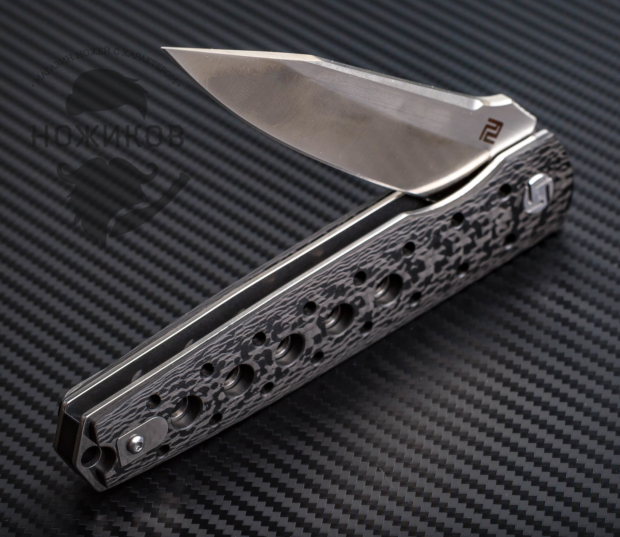 фото Складной нож artisan virgina, сталь s35vn, карбон artisan cutlery