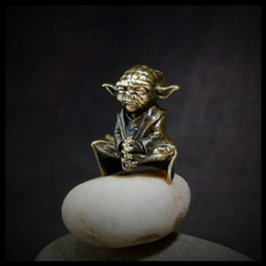 Фото Бусина для темляка Мастер Йода, латунь