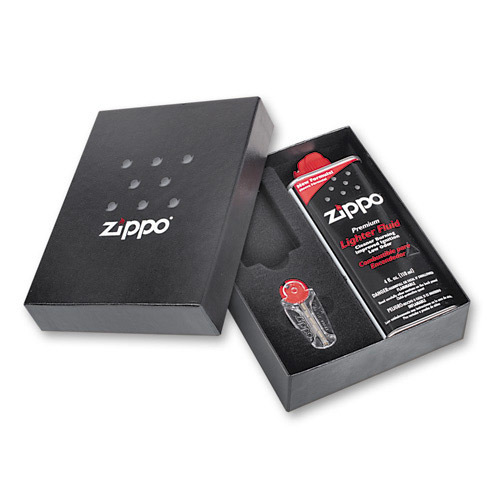 

Подарочная коробка Zippo (кремни + топливо, 125 мл + место для широкой зажигалки), 118х43х145 мм