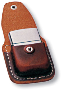 Чехол Zippo для зажигалки, кожа, с металлическим фиксатором на ремень, коричневый, 57х30x75 мм портмоне zippo коричневое натуральная кожа 11x1 2x10 см