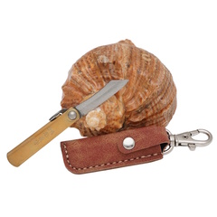 Фото Складной нож Nagao Higonokami Mame Miniature, 40мм, сталь SK-5, рукоять латунь, коричневый чехол