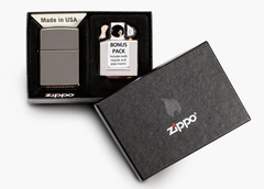 Фото Зажигалка ZIPPO Black Ice® и вставной блок для трубок, подарочный набор