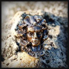 Фото Бусина для темляка Медуза Горгона, латунь