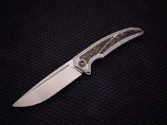 Фото Складной нож TUOTOWN Espada, сталь Tmax, рукоять Grey Crystal Ti/Chaotic Gold CF