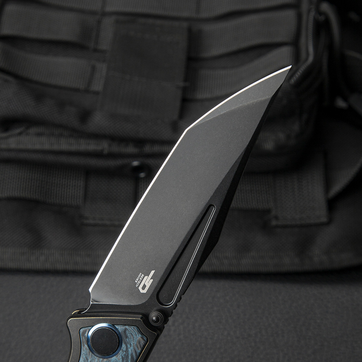 Складной нож Bestech Togatta, сталь M390, рукоять титан/карбон - фото 3