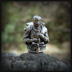 Фото Бусина для темляка Рыцарь Dark Souls, мельхиор