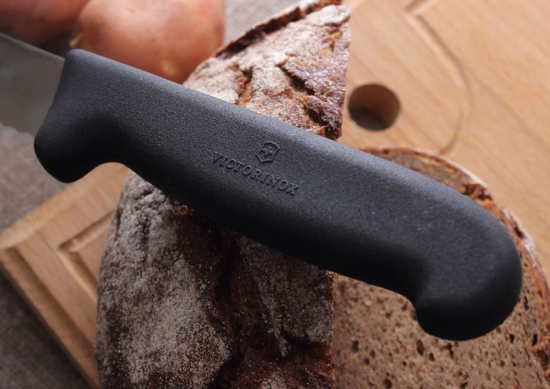 фото Кухонный нож victorinox для хлеба, сталь x55crmo14, рукоять термоэластопласт, черный