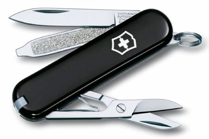 Нож перочинный Victorinox Classic 0.6223.3 58мм 7 функций черный - фото 1