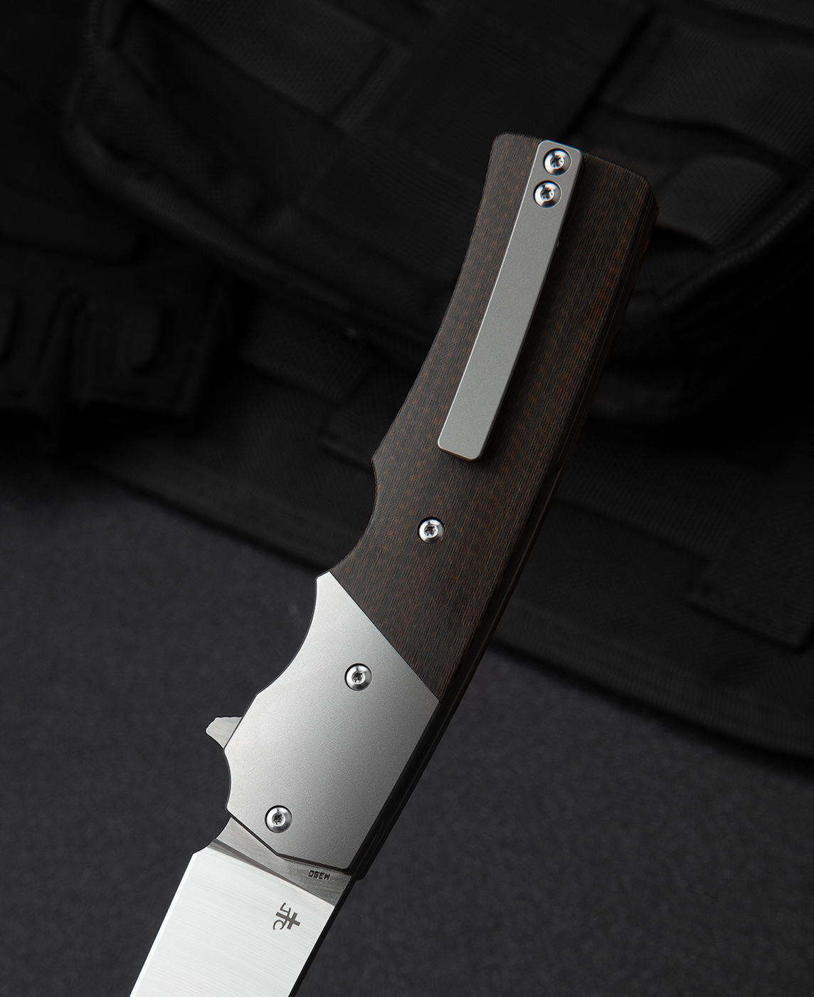 Складной нож Bestech Spanish Tip Razor, сталь M390, рукоять титан/карбон - фото 9