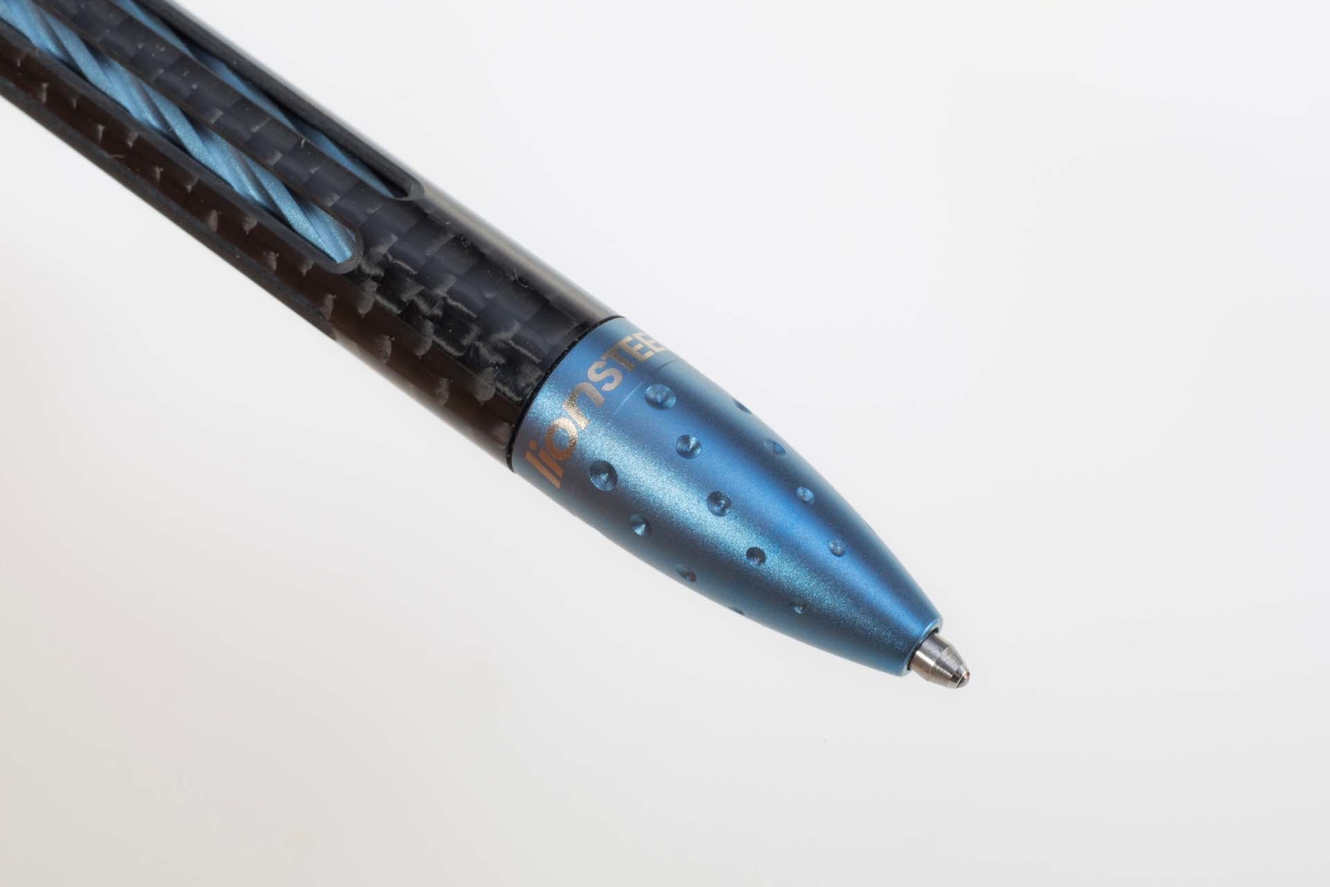 Тактическая ручка Lionsteel Nyala, корпус карбон/титан, Blue Matte. Фото №5