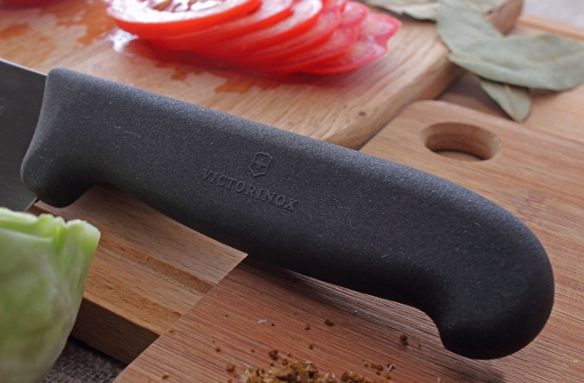 Кухонный нож Victorinox, сталь X55CrMo14, рукоять термоэластопласт, черный от Ножиков