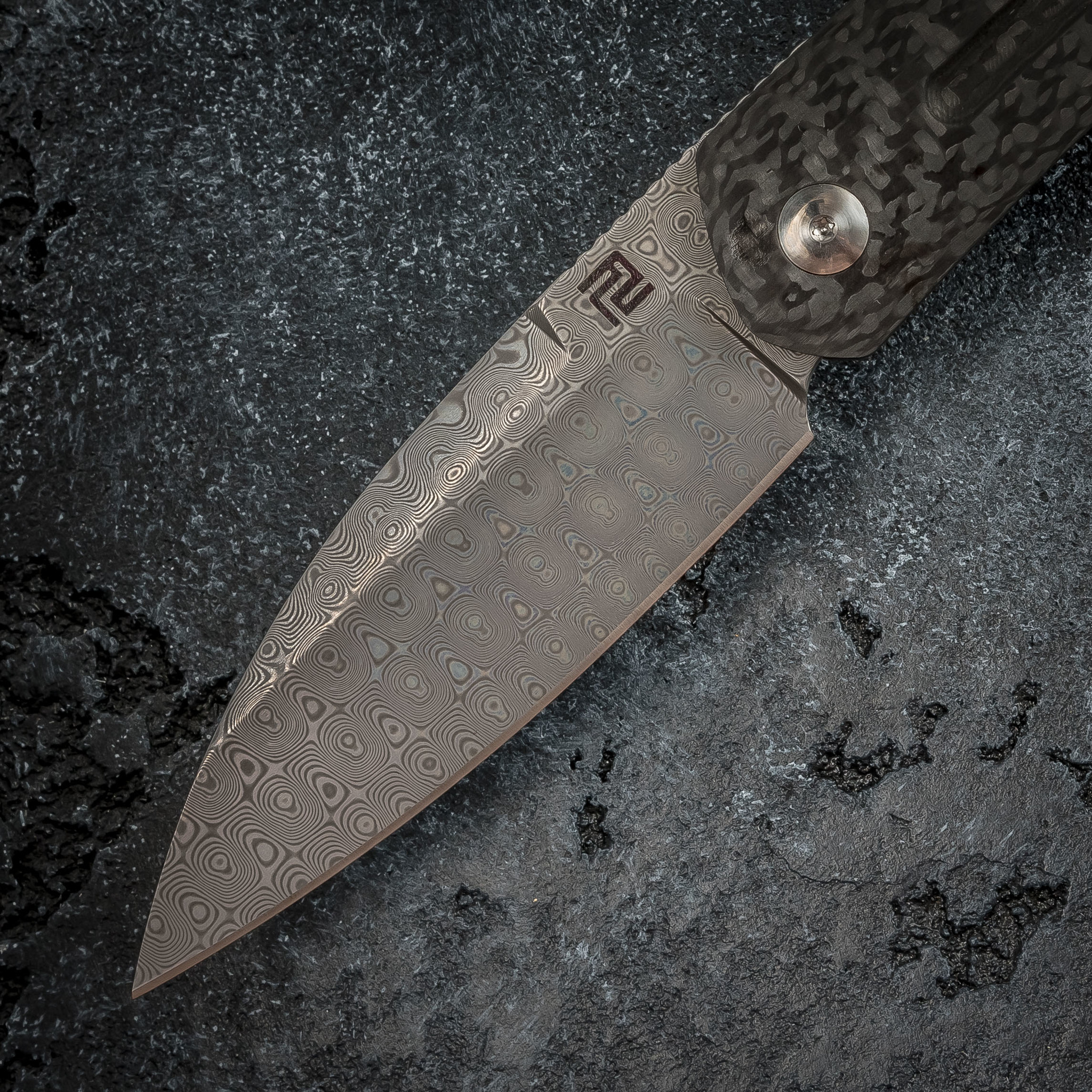 фото Складной нож artisan centauri, сталь дамаск, черный карбон/титан artisan cutlery