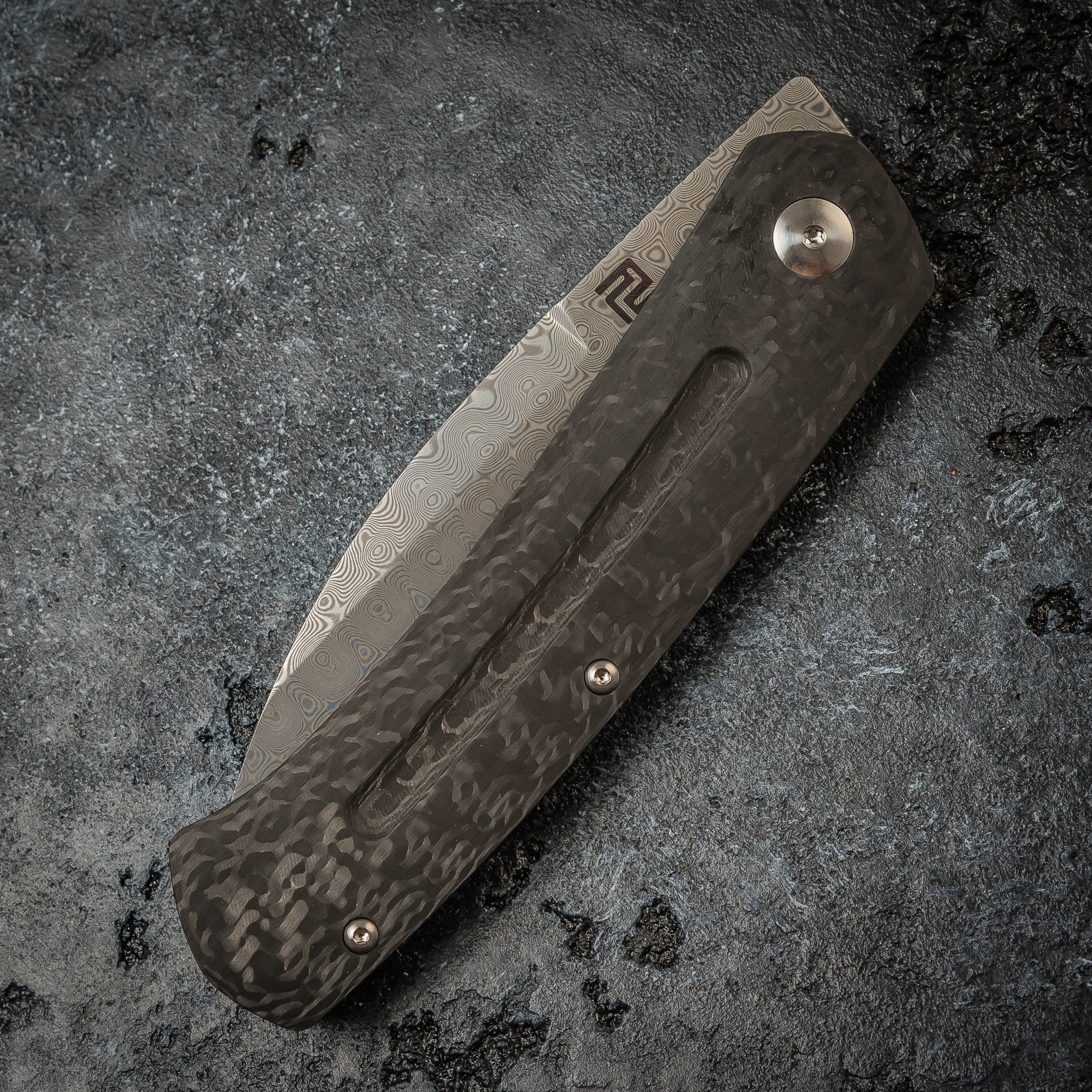 фото Складной нож artisan centauri, сталь дамаск, черный карбон/титан artisan cutlery