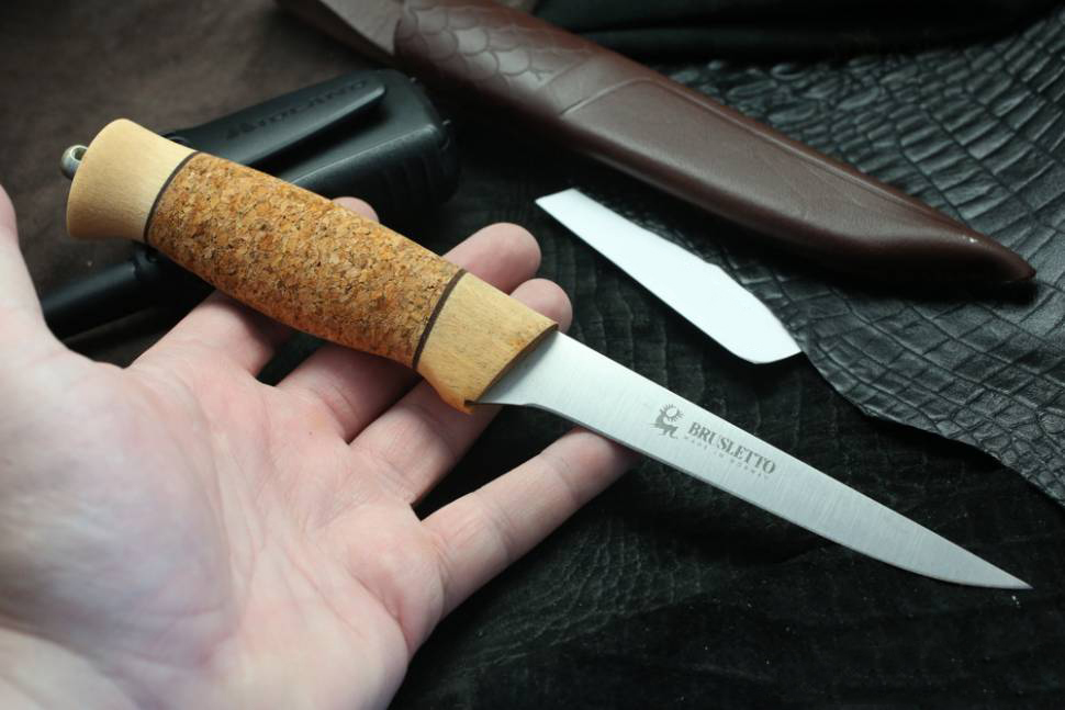 Нож с фиксированным клинком Brusletto Fiskern, сталь 440C, рукоять пробковое дерево/береза от Ножиков