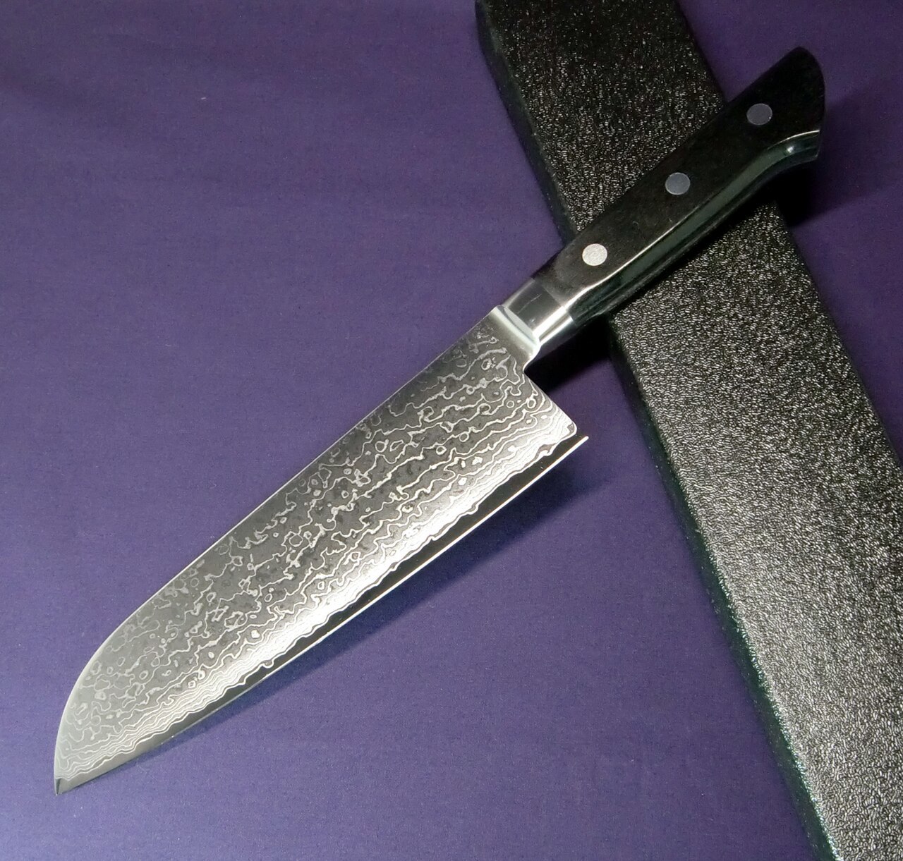 Нож кухонный Сантоку 175 мм SAKAI TAKAYUKI Damascus VG-10, 63 сл., pakkawood - фото 5