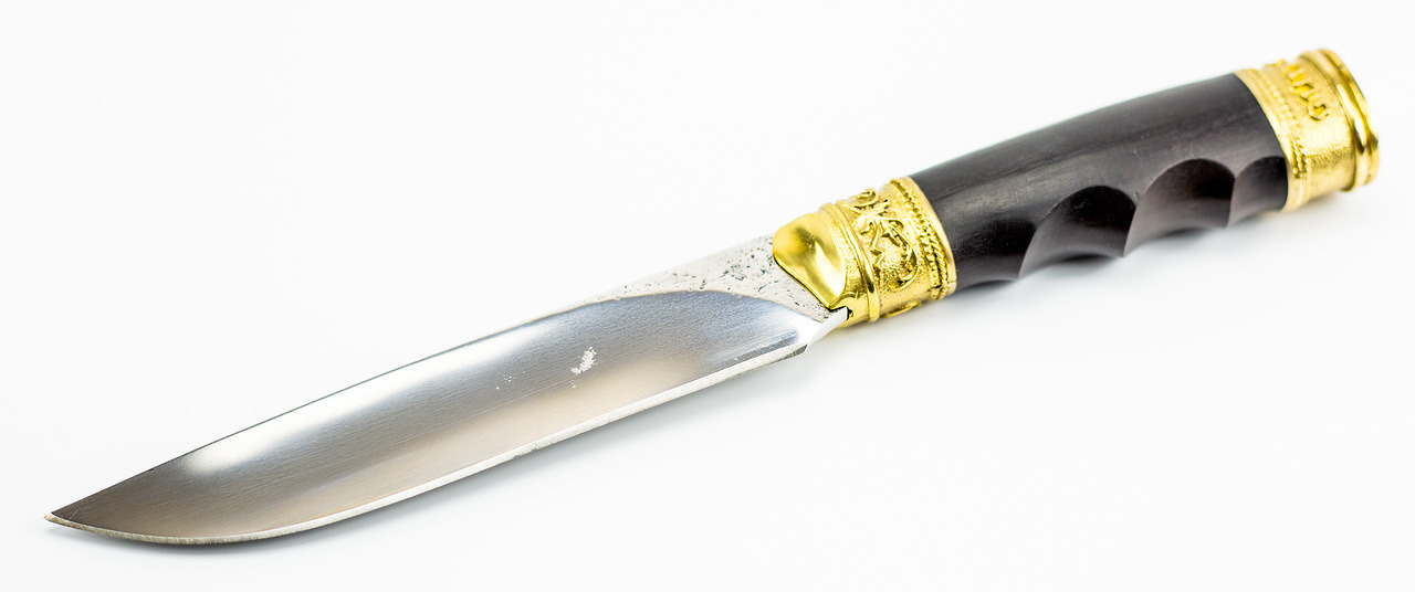 Кованый нож Беркут с латунной гардой и навершием, Х12МФ