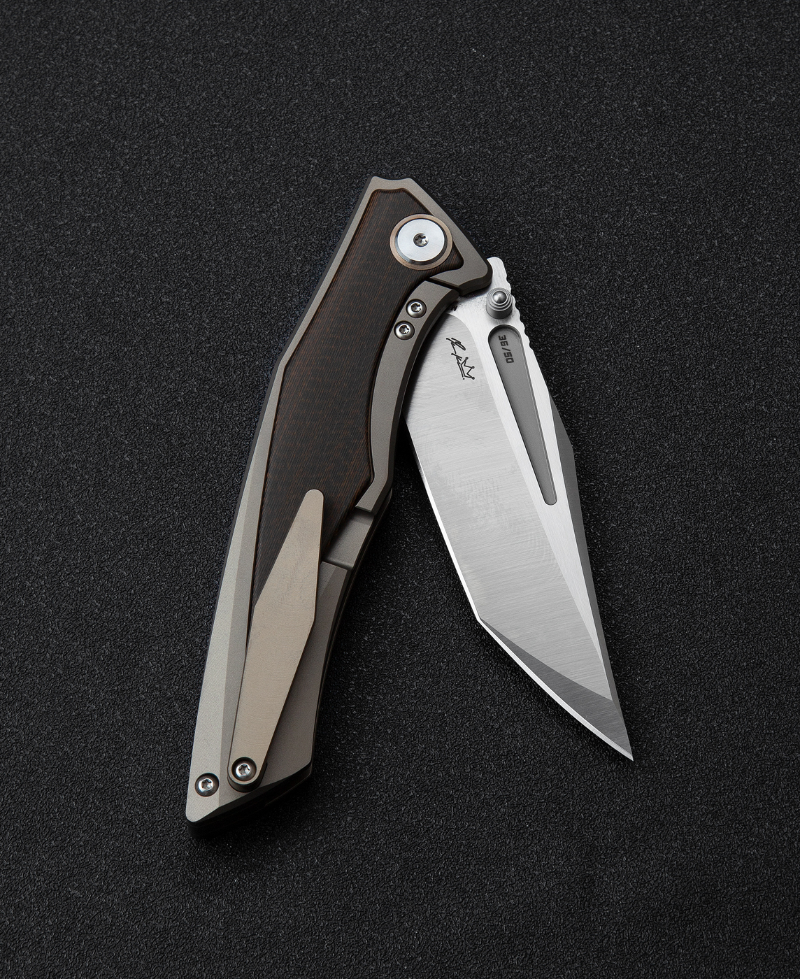 Складной нож Bestech Togatta, сталь M390, рукоять титан/карбон - фото 4