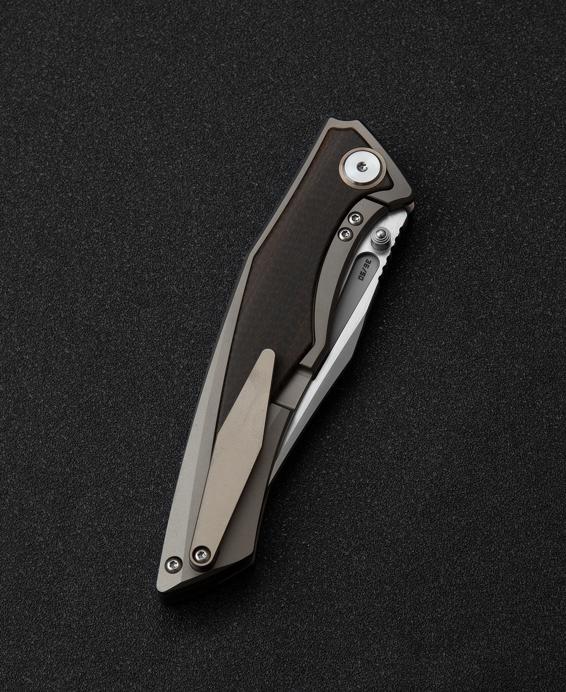 Складной нож Bestech Togatta, сталь M390, рукоять титан/карбон - фото 6