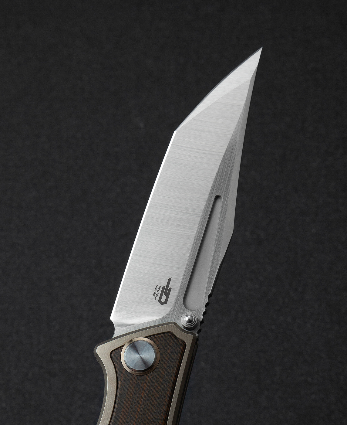 Складной нож Bestech Togatta, сталь M390, рукоять титан/карбон - фото 7