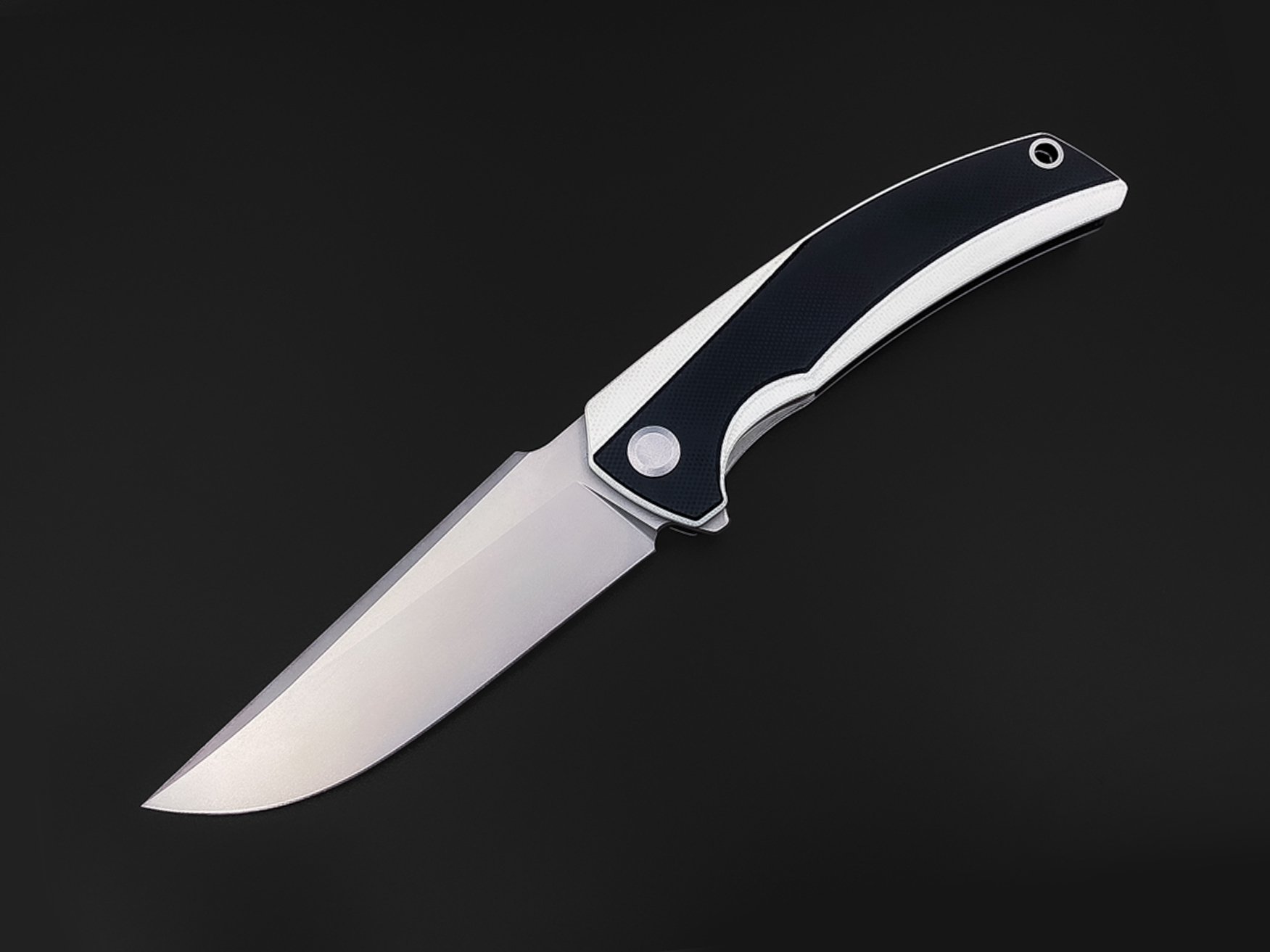 

Складной нож TuoTown Xomao, сталь T10S, рукоять Black/White G10