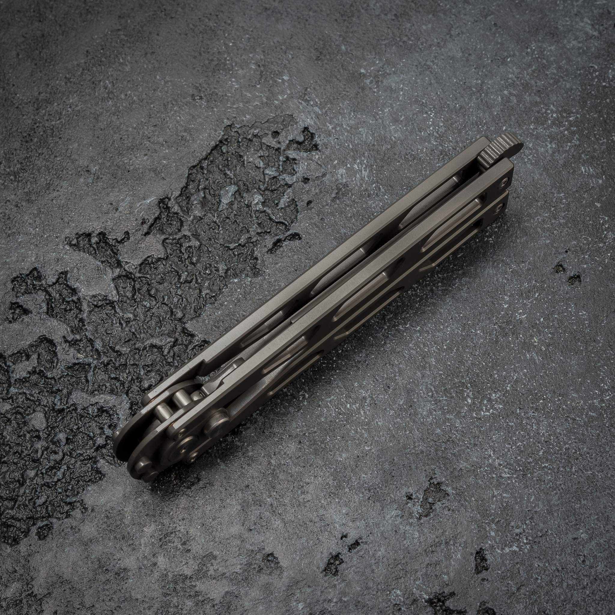 фото Автоматический нож бабочка artisan kinetic-tool black, сталь 8cr artisan cutlery