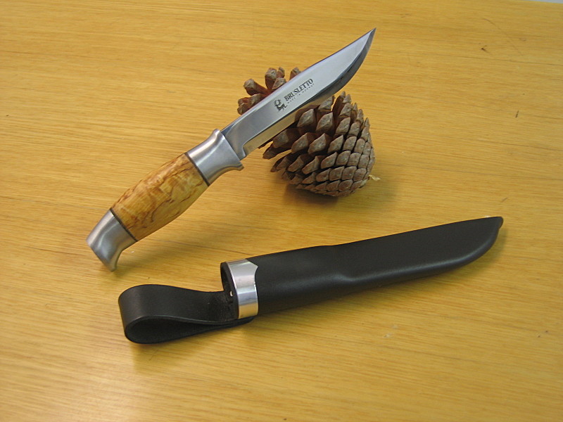 Нож с фиксированным клинком Brusletto Bamsen, сталь Sandvik 12C27, рукоять карельская береза от Ножиков