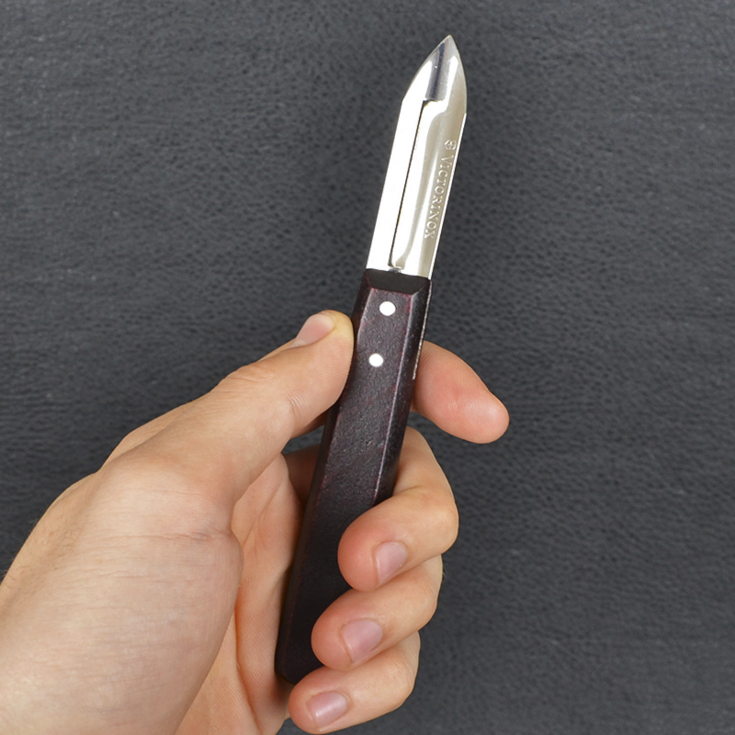 Кухонный нож овощечистка Victorinox, коричневый от Ножиков