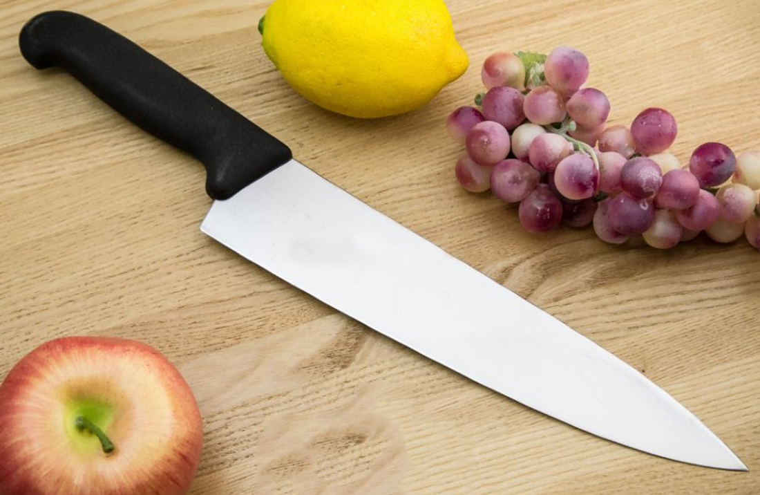 фото Кухонный разделочный нож victorinox с широким лезвием, сталь x55crmo14, рукоять полипропилен, черный