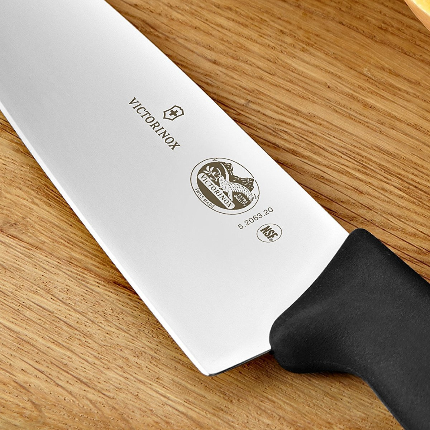 Купить ножи chef. Кухонный нож Victorinox 5.2063.20. Шеф нож Викторинокс. Нож кухонный Victorinox Fibrox. Нож поварской BERGHOFF 4490060.