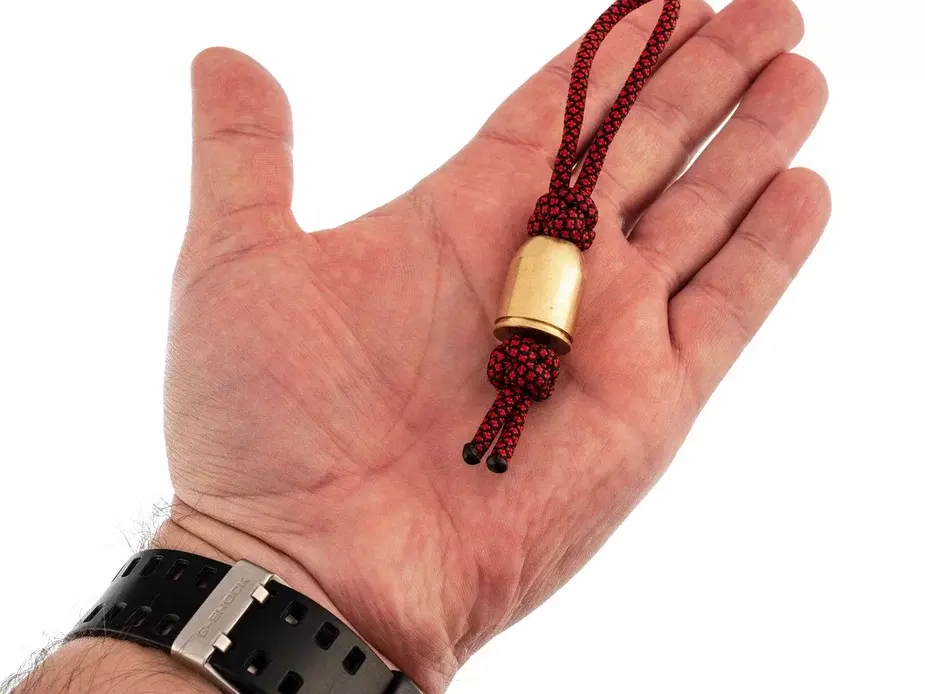 фото Темляк для ножа малый с бусиной "патрон агс" латунь, красный foku-cord