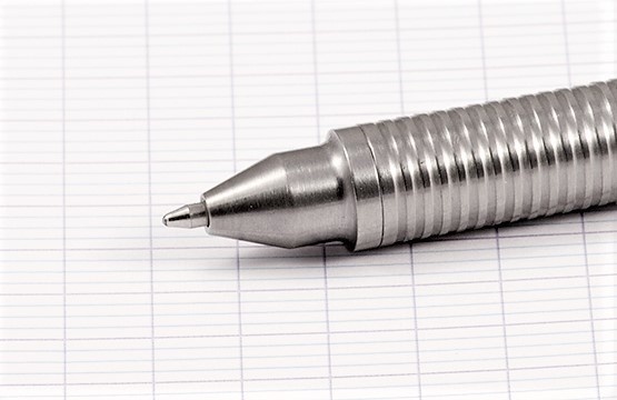 Тактическая ручка Cal .45 CID (Clip-Integrated-Design) Titanium, Boker Plus 09BO089, серебристая. Фото №3