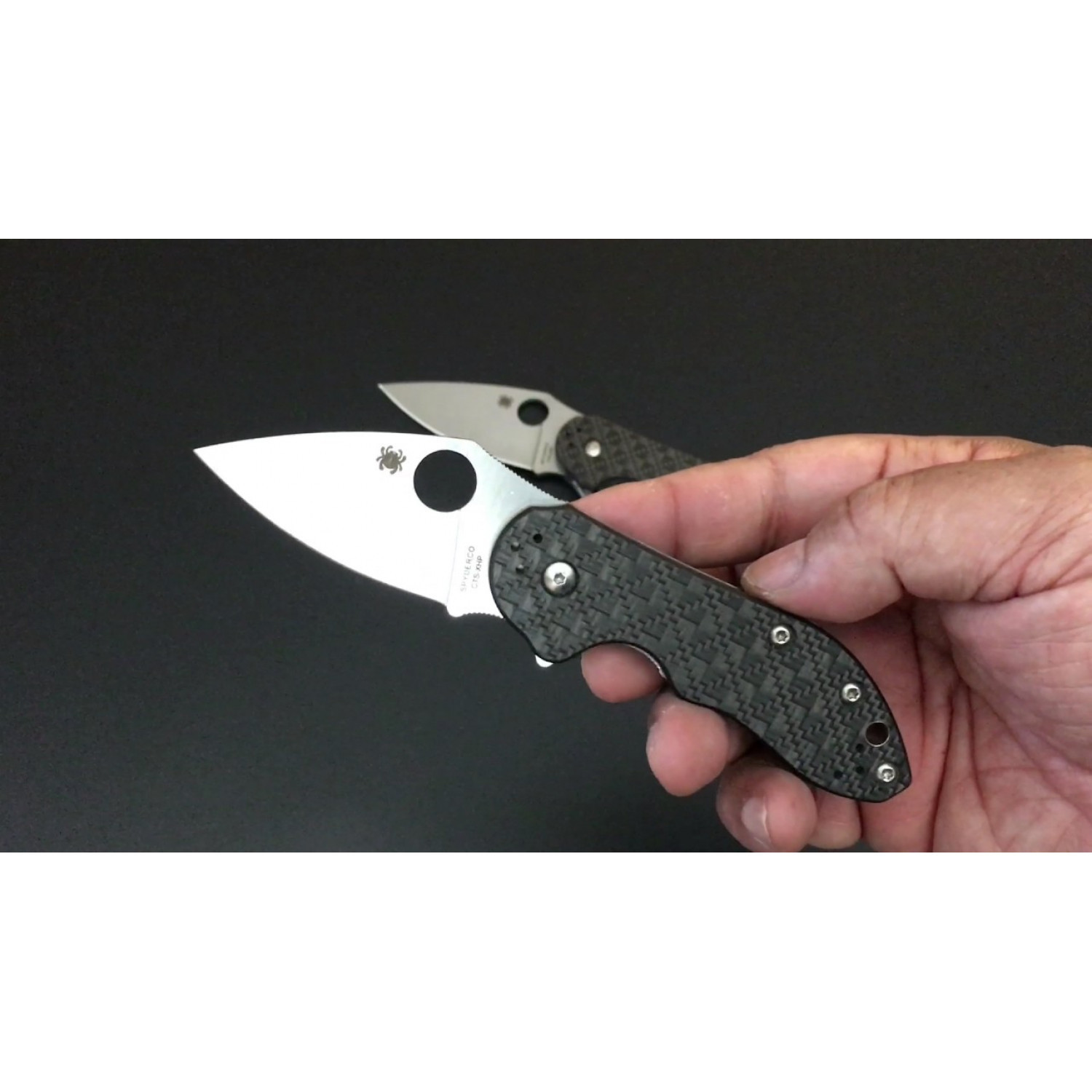 Нож складной Dice - Spyderco C182CFTIP, сталь CTS® XHP Satin Plain, рукоять титан/стеклотекстолит G10/карбон, чёрный - фото 4