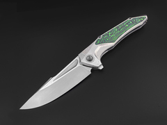 Фото Складной нож TUOTOWN Guerrero, сталь M390, рукоять Grey Crystal Ti/Green Carbon Fiber