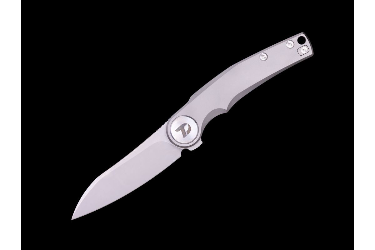 

Складной нож Dr.Tech D9618G, сталь M390, рукоять титан, серый