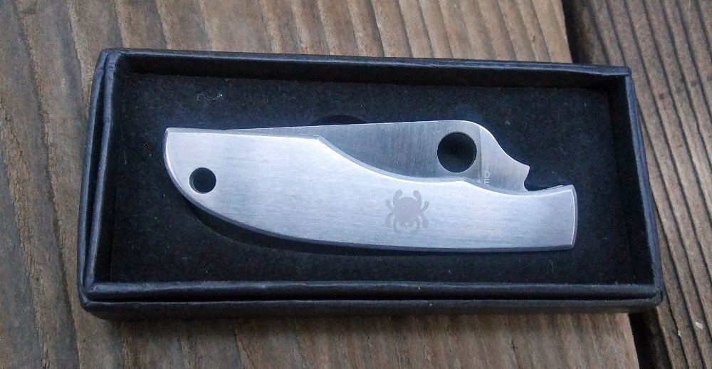 Складной нож-брелок Grasshopper Spyderco C138P, сталь Sandvik™ 12C27, рукоять нержавеющая сталь - фото 8