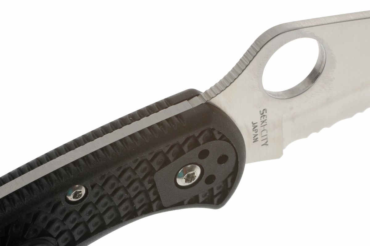 фото Складной нож delica 4 - spyderco 11sbk, сталь vg-10 satin serrated, рукоять термопластик frn чёрный